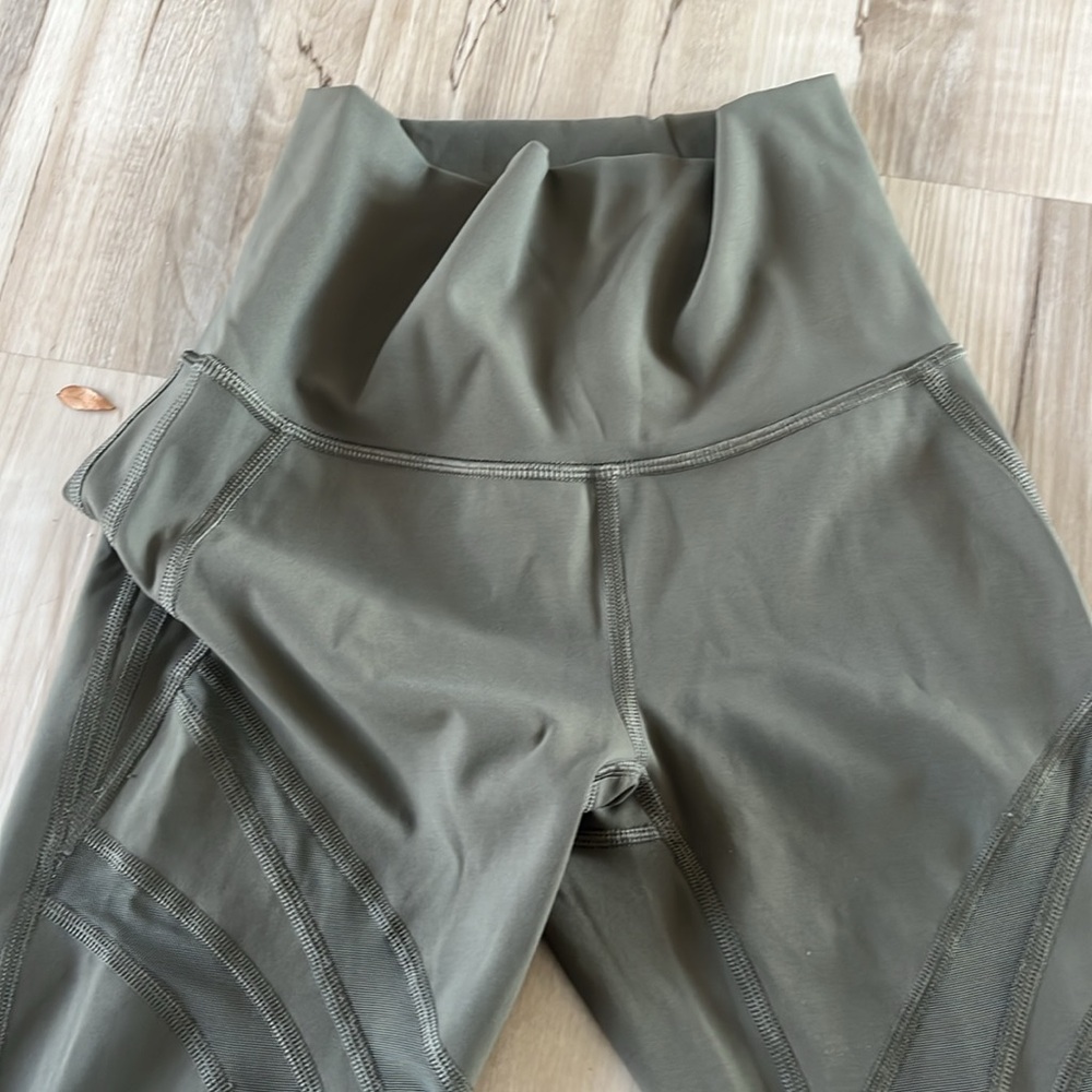 Lululemon High Waisted Legging - Picture 3 of 6